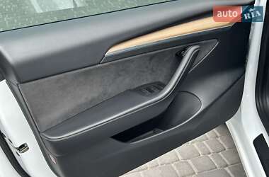 Седан Tesla Model 3 2021 в 