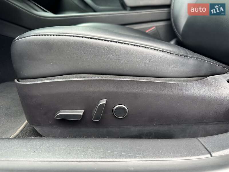 Седан Tesla Model 3 2021 в Каменском