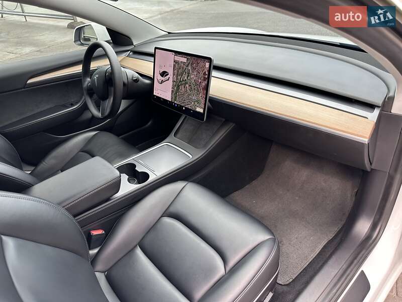 Седан Tesla Model 3 2021 в Каменском