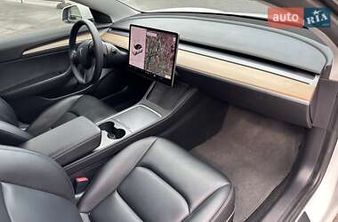 Седан Tesla Model 3 2021 в 