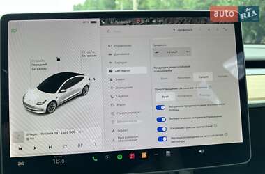 Седан Tesla Model 3 2021 в 