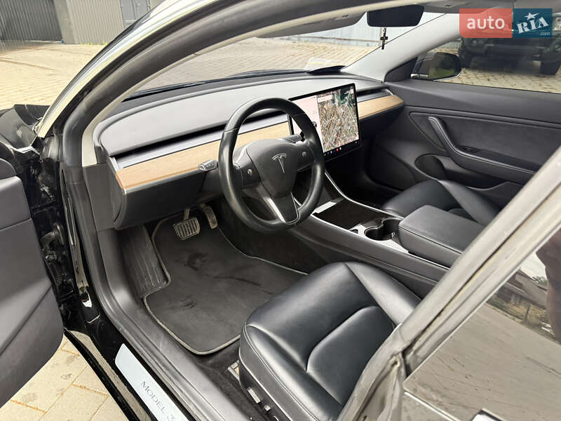 Седан Tesla Model 3 2019 в Долине