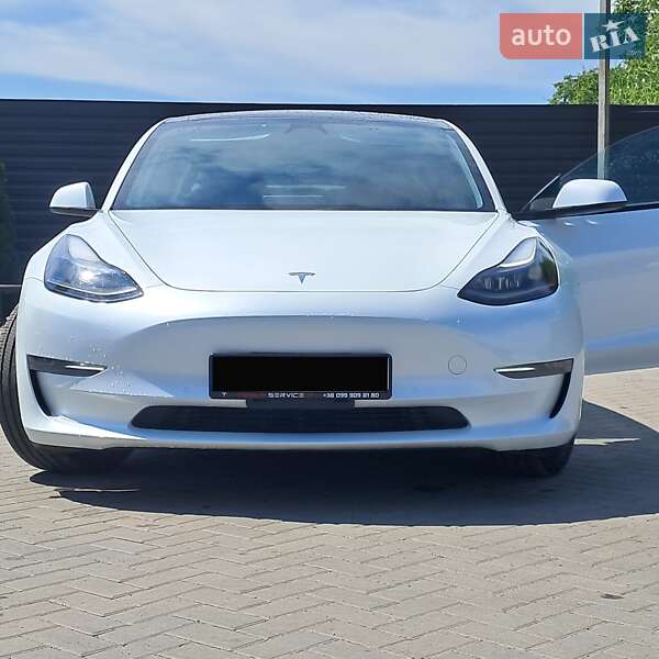 Седан Tesla Model 3 2020 в 