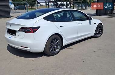 Седан Tesla Model 3 2020 в 