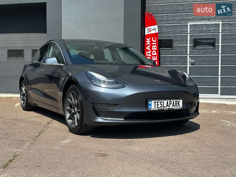 Седан Tesla Model 3 2020 в Києві