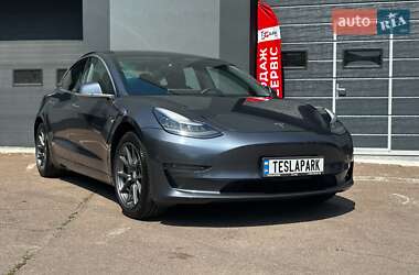 Седан Tesla Model 3 2020 в 