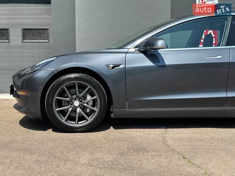 Седан Tesla Model 3 2020 в Києві