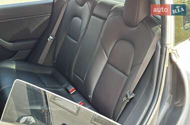 Седан Tesla Model 3 2020 в 