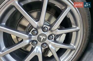 Седан Tesla Model 3 2019 в 