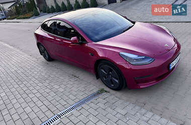 Седан Tesla Model 3 2022 в 