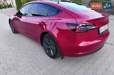 Седан Tesla Model 3 2022 в 