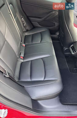Седан Tesla Model 3 2022 в 
