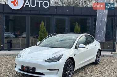 Седан Tesla Model 3 2022 в Львове