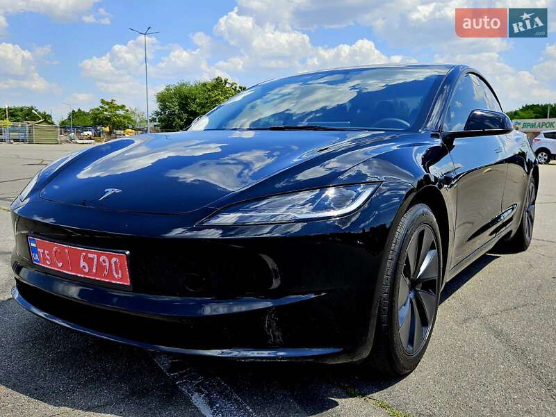 Tesla Model 3 2024