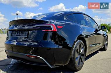 Седан Tesla Model 3 2024 в 