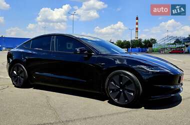 Седан Tesla Model 3 2024 в 
