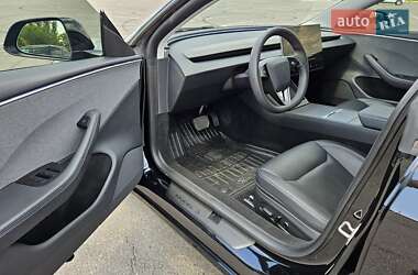 Седан Tesla Model 3 2024 в 