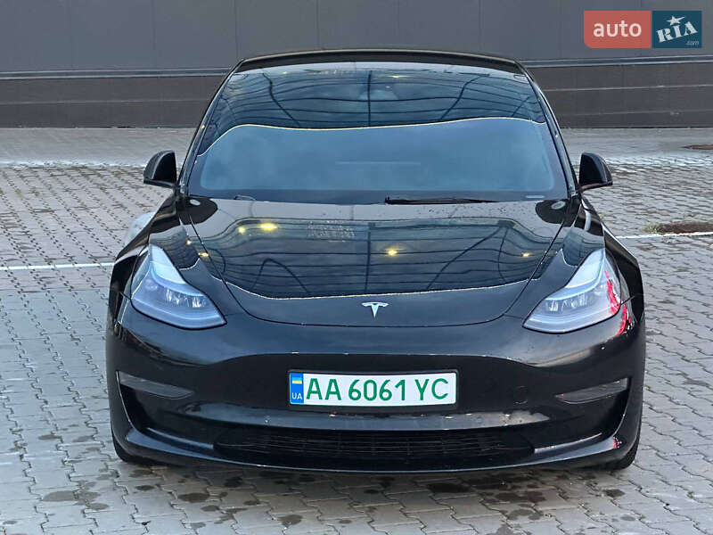 Седан Tesla Model 3 2022 в Киеве