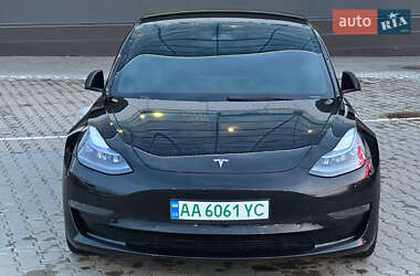 Седан Tesla Model 3 2022 в 