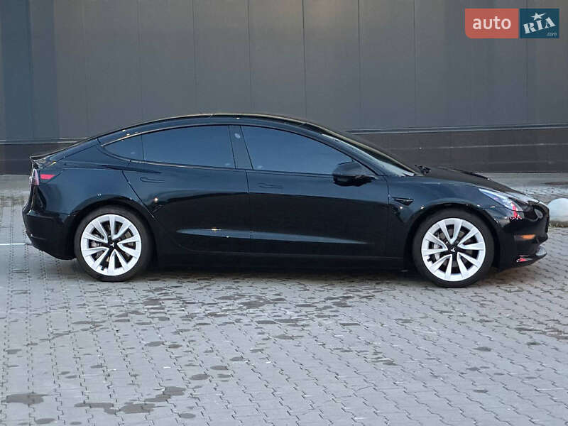 Седан Tesla Model 3 2022 в Киеве