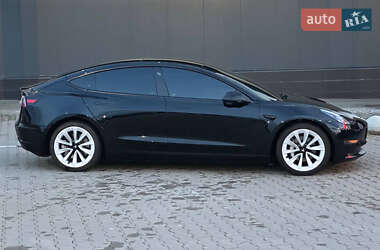Седан Tesla Model 3 2022 в 