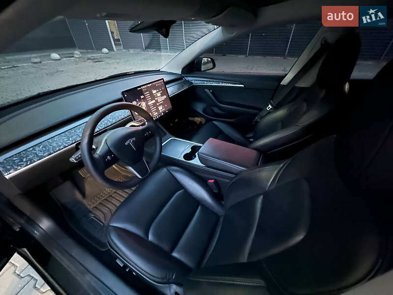 Седан Tesla Model 3 2022 в Киеве