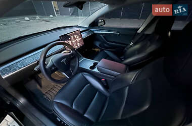 Седан Tesla Model 3 2022 в 