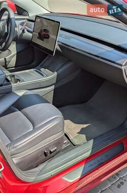 Седан Tesla Model 3 2022 в 