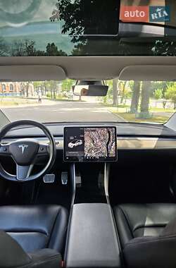 Седан Tesla Model 3 2019 в 