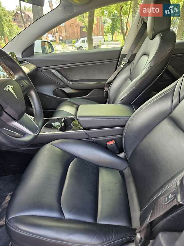 Седан Tesla Model 3 2019 в Сумах