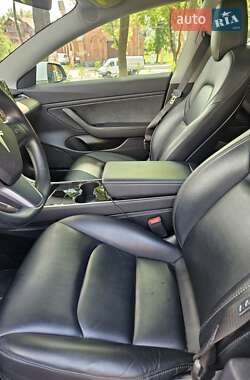 Седан Tesla Model 3 2019 в 