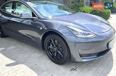 Седан Tesla Model 3 2020 в 