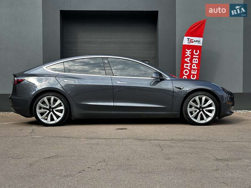 Седан Tesla Model 3 2018 в Києві
