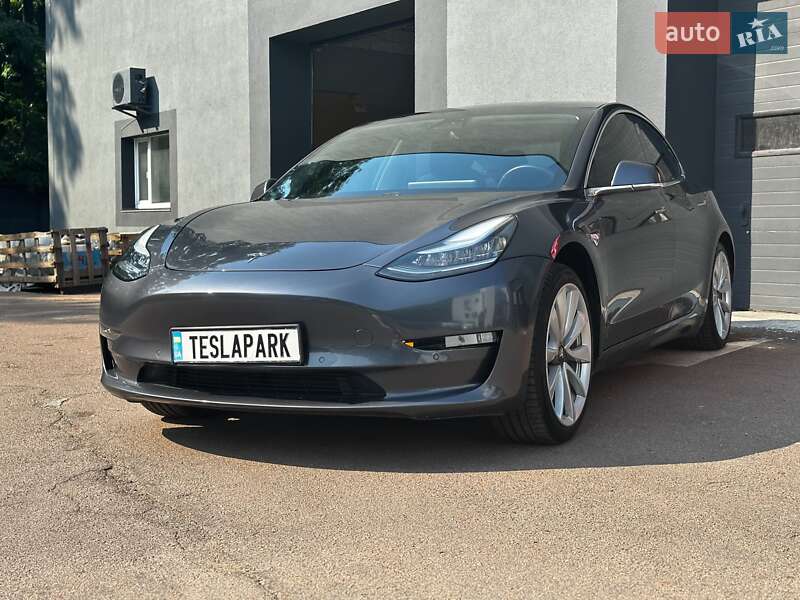 Седан Tesla Model 3 2018 в Києві