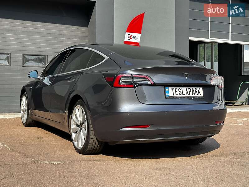 Седан Tesla Model 3 2018 в Києві