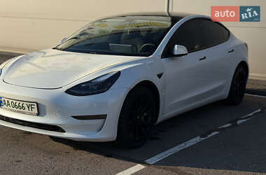 Седан Tesla Model 3 2021 в 
