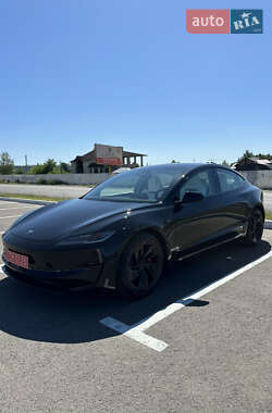 Седан Tesla Model 3 2024 в 