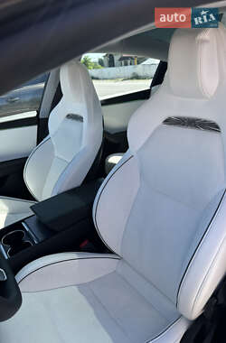 Седан Tesla Model 3 2024 в 