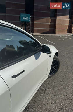 Седан Tesla Model 3 2021 в 