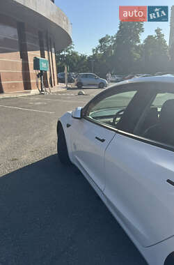 Седан Tesla Model 3 2021 в 