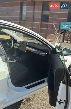 Седан Tesla Model 3 2021 в 