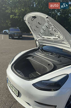 Седан Tesla Model 3 2021 в 