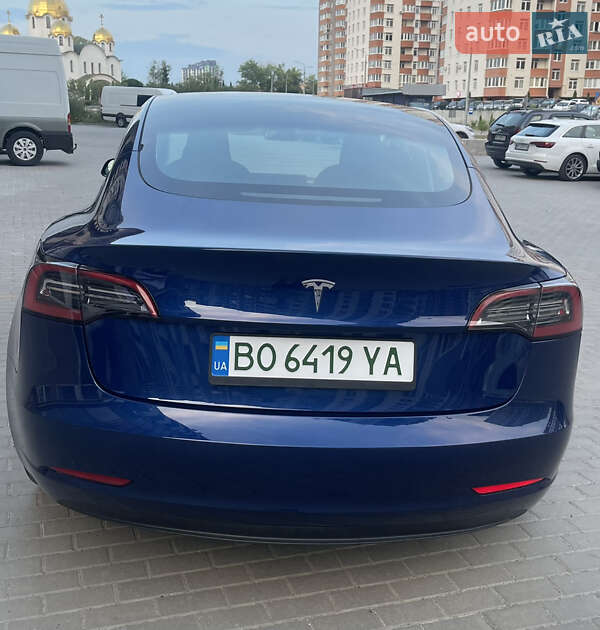 Седан Tesla Model 3 2023 в Тернополе