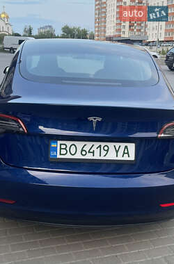 Седан Tesla Model 3 2023 в 