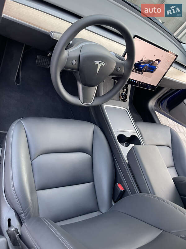Седан Tesla Model 3 2023 в Тернополе