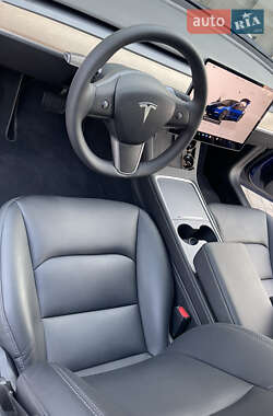 Седан Tesla Model 3 2023 в 