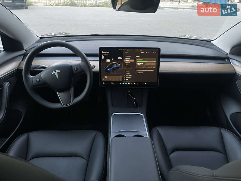 Седан Tesla Model 3 2023 в Тернополе