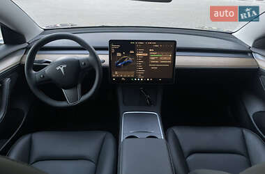 Седан Tesla Model 3 2023 в 