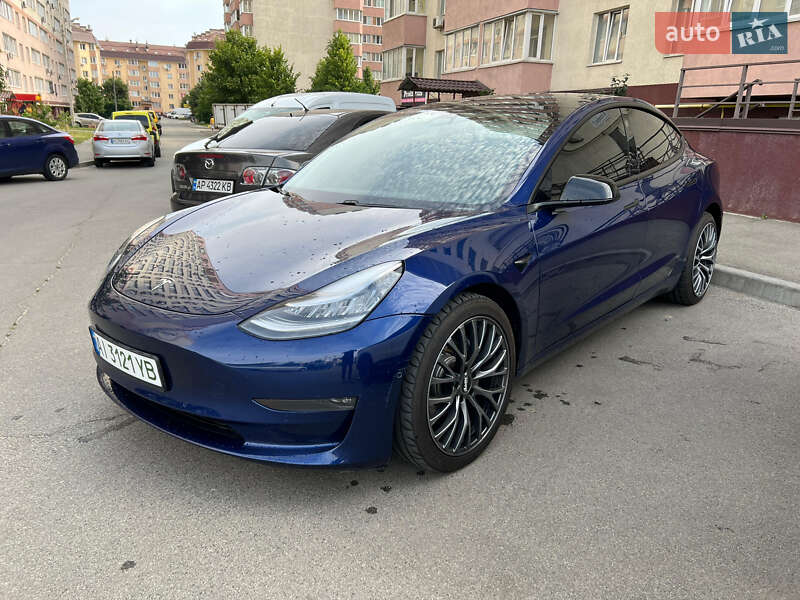 Седан Tesla Model 3 2020 в 