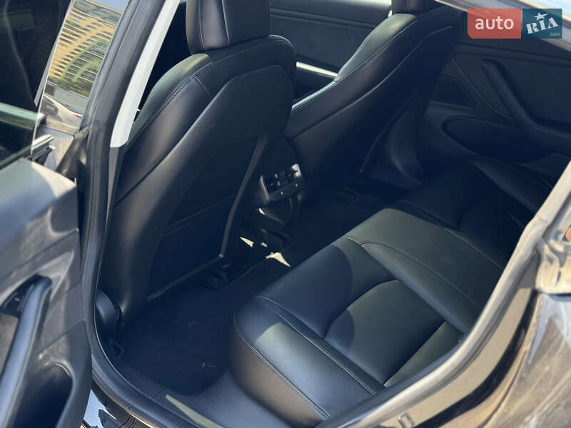 Седан Tesla Model 3 2018 в Киеве